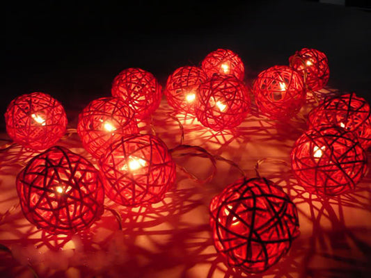 1 Set of Red 5cm Rattan Cane 50 Ball Battery Powered LONG 5m String Lights Christmas Gift Home Wedding Party Bedroom Decorati