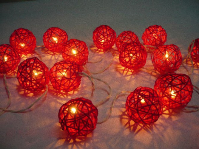 1 Set of Red 5cm Rattan Cane 50 Ball Battery Powered LONG 5m String Lights Christmas Gift Home Wedding Party Bedroom Decorati